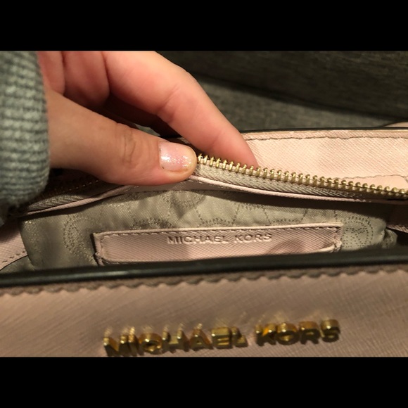 MICHAEL KORS SELMA MEDIUM SAFFIANO LEATHER PURSE - Picture 5 of 5